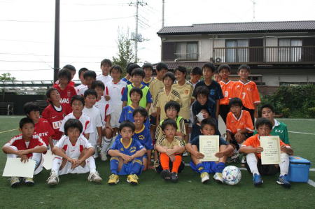 【全体写真】<BR><BR>高学年だけあって迫力ある試合ばかりでした! Highslide JS