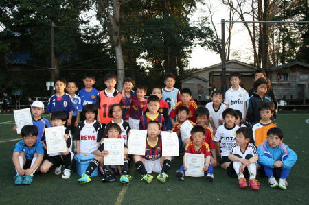 【全体写真】<BR><BR>パス&ゴーで積極的にスペースに走っている選手が多くてよかったです! Highslide JS