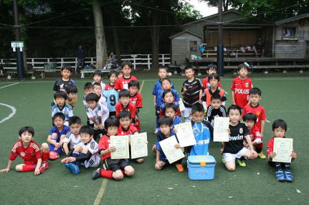 【全体写真】<BR><BR>1年生になって初パルカップ!これからのサッカー人生、つらいこともあるけどいっぱいサッカーを楽しんでね! Highslide JS