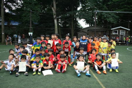 【全体写真】<BR><BR>1年生とは思えないほど、みんなしっかりサッカーしていましたね! Highslide JS
