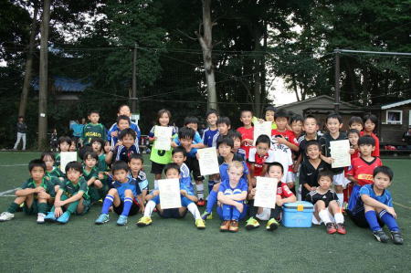 【全体写真】<BR><BR>サッカーするときは、頭も体もたくさん動かそうね! Highslide JS
