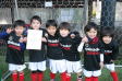 【第3位 グランソーレ】<BR><BR>ユニフォームもそろえてサッカー選手っぽくなってきましたね。<BR>もっと勝てるようになると、もっと楽しくなるから練習がんばろうね Highslide JS