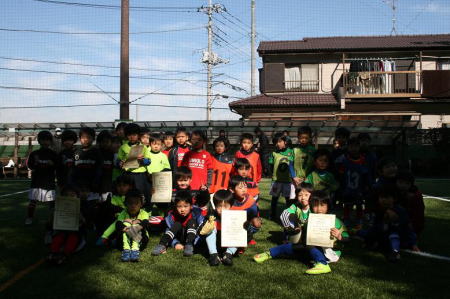 【全体写真】<BR><BR>ころんでもすぐに立ち上がってプレーする姿は、かっこうよかったです! Highslide JS