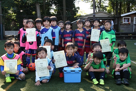 【全体写真】<BR><BR>たくさん試合したけど、終わったあともみんな元気いっぱい走り回っていたね! Highslide JS