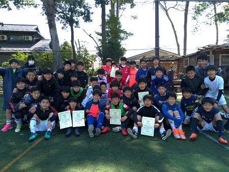 【全体写真】<BR><BR>3年後のU-15大会、このメンバーで参加しに来てね! Highslide JS