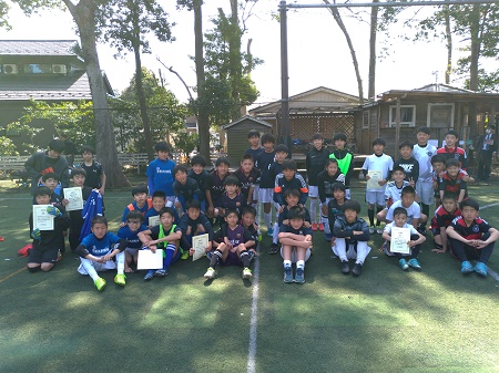 【全体写真】<BR><BR>気の合う仲間と楽しくサッカーするって気持ちが良いね! Highslide JS