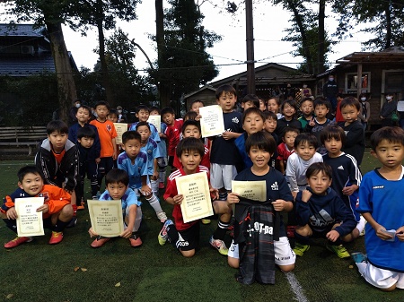 【全体写真】<BR><BR>今日もサッカー大好きっ子がたくさん集まったね! Highslide JS