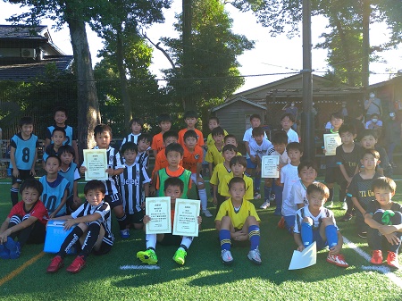 【全体写真】<BR><BR>自分たちで考えながらサッカーしているチームが多かったですね! Highslide JS