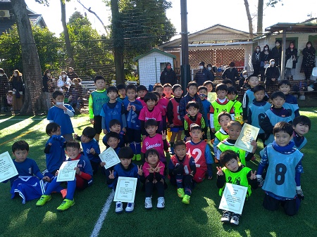 【全体写真】<BR><BR>もうすぐ小学生。この一年でみんなたくましくなったね! Highslide JS