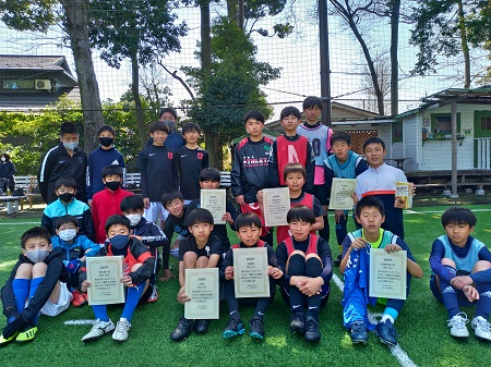 【全体写真】<BR><BR>卒業おめでとう!みんなの中学サッカーでの活躍を楽しみにしているね! Highslide JS