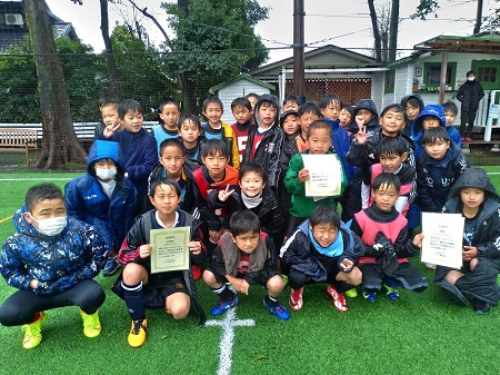 【全体写真】<BR><BR>冷たい雨の中、最後までがんばったね! Highslide JS