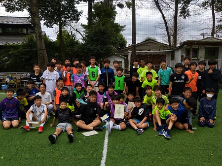 【全体写真】<BR><BR>中学サッカーでの活躍を期待しています!年末にU−13パルカップやるからね〜 Highslide JS