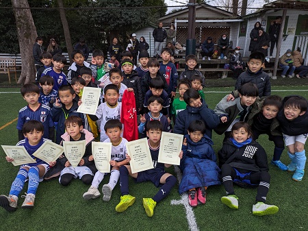 【全体写真】<BR><BR>もうすぐ2年生。かっこいいサッカー選手になっていこうね! Highslide JS