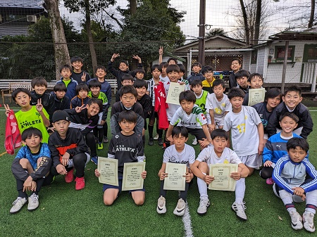 【全体写真】<BR><BR>大混戦で盛り上がったね!いよいよ小学校最終学年、はりきっていこー! Highslide JS