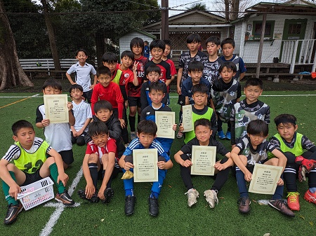 【全体写真】<BR><BR>ようやく春らしい天気で気持ちよくサッカーできたね! Highslide JS