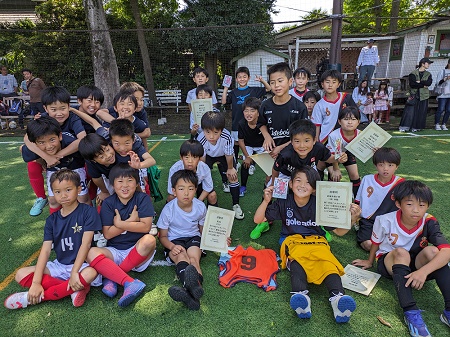 【全体写真】<BR><BR>たくさん試合ができて、色々チャレンジできたかな Highslide JS