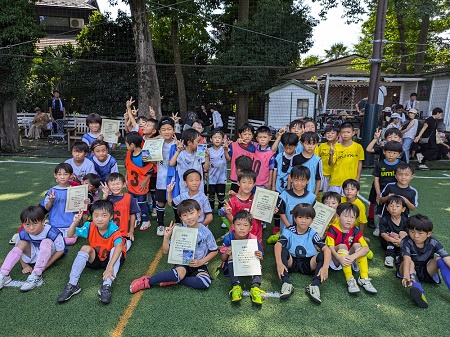 【全体写真】<BR><BR>夏まっさかり!夏休みはサッカーも遊びも勉強もたくさんやろうね! Highslide JS
