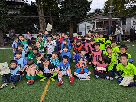 【全体写真】<BR><BR>高校サッカーに負けないくらい、白熱した試合がたくさんあったね! Highslide JS