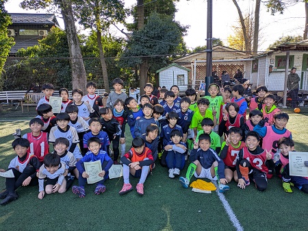 【全体写真】<BR><BR>冬休み突入!宿題しっかりやって、たくさんサッカーやろうね! Highslide JS