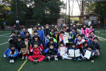 【全体写真】<BR><BR>サッカー頑張ってる子にはサンタさんからプレゼントありますよ Highslide JS