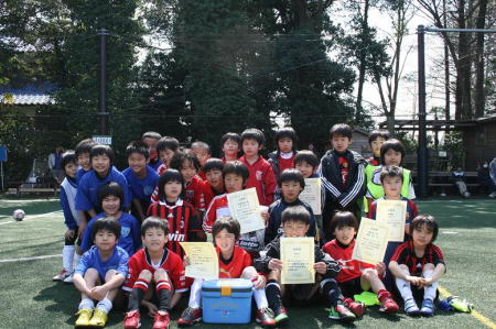 【全体写真】<BR><BR>春休みもいっぱいサッカーしようね! Highslide JS