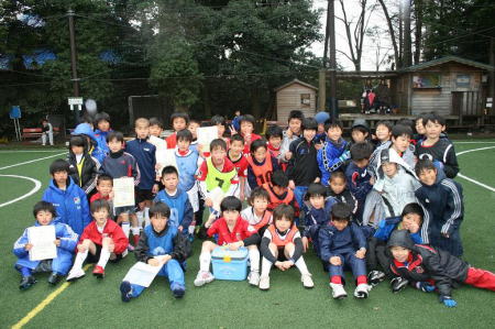 【全体写真】<BR><BR>明日から新学年新学期!気持ち新たにサッカーもがんばろうね! Highslide JS