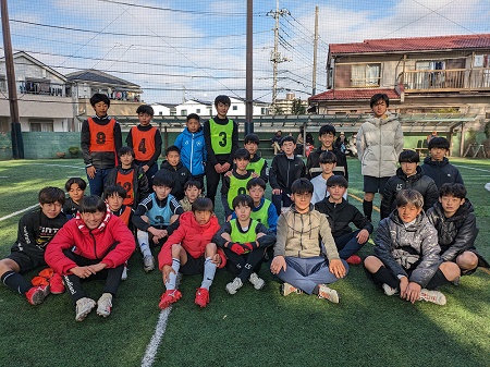 【全体写真】<BR><BR>もう大人みたいに大きい子も、まだまだ小学生みたいな子も、一緒に楽しくサッカーできたね! Highslide JS