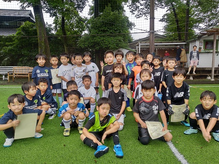 【全体写真】<BR><BR>雨の中でも元気いっぱいボールを追いかけていたね! Highslide JS